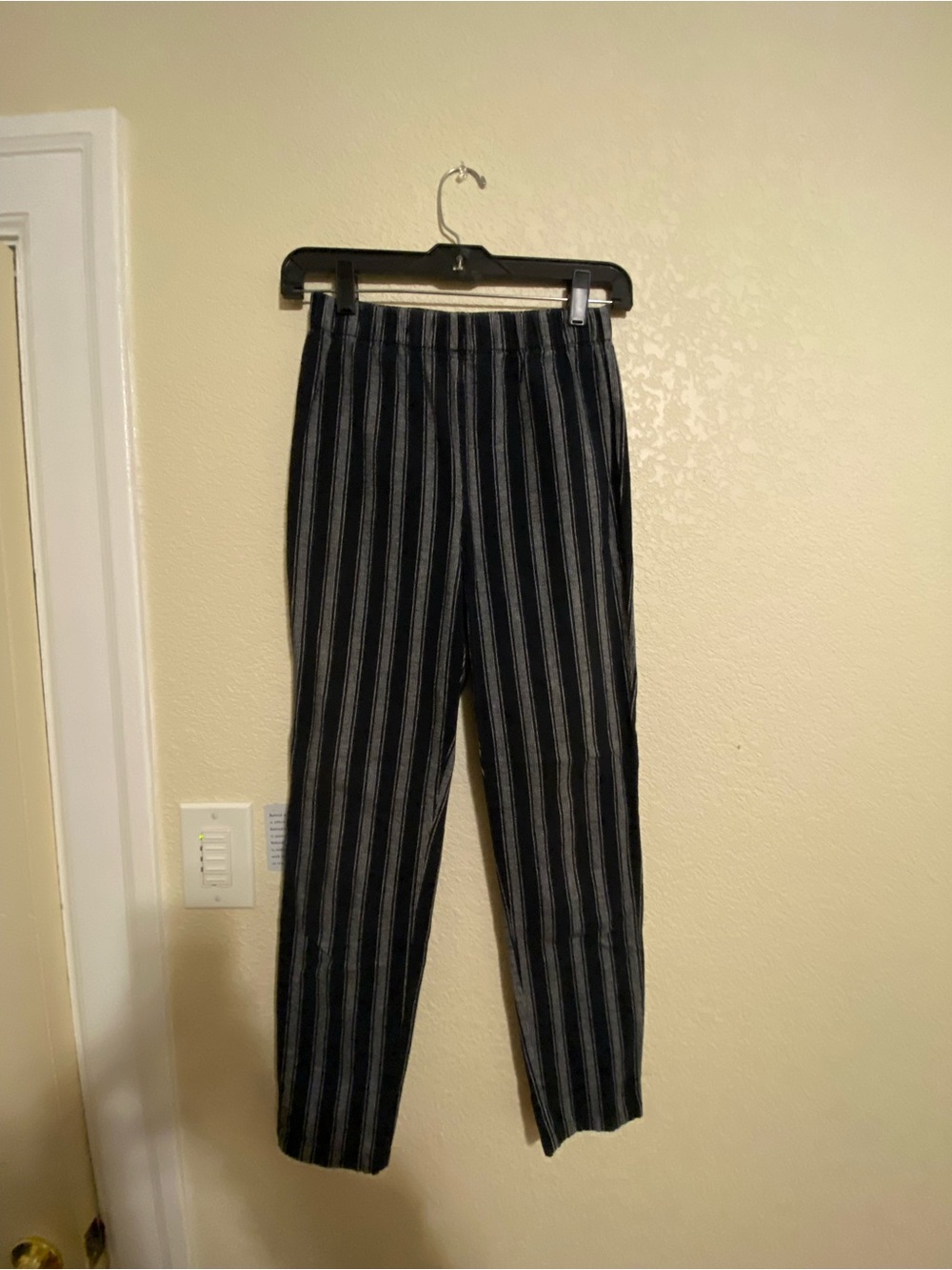 Brandy Melville Black and Gray Striped Casual Pants